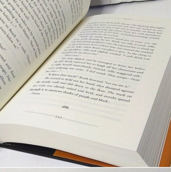 Star wars the high Republic into the dark book - Picture 4 of 6